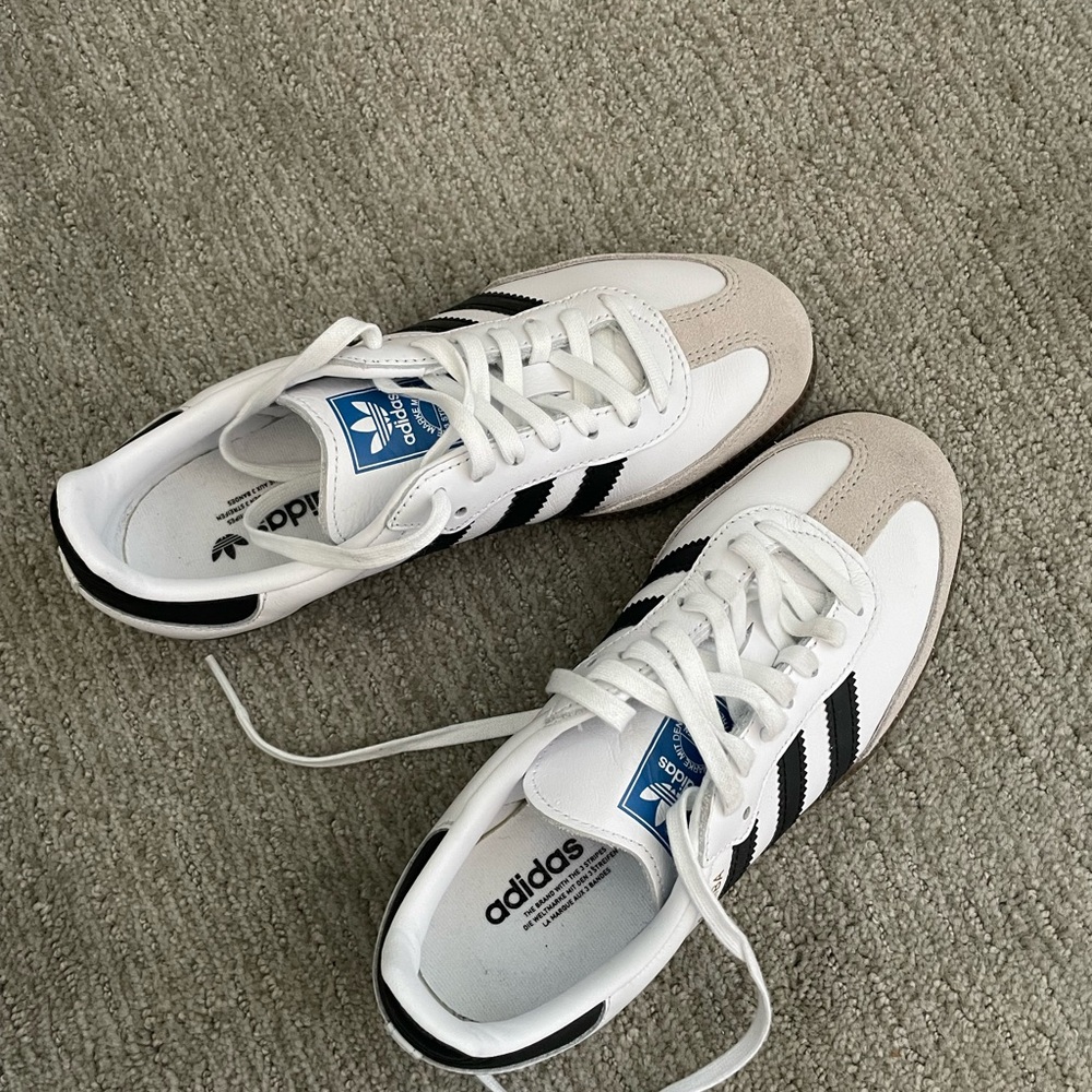 Adidas White and Black Samba Classic Sneakers Big Kid Size 3.5 (Women Size 5.5)